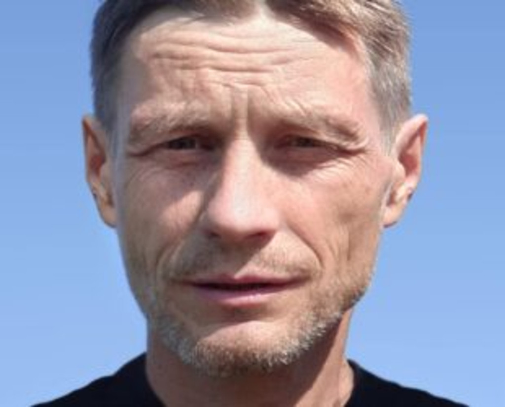 Це три історії про чоловіка, який любив близьких, науку, природу та Україну. І віддав життя за свої ідеали. Це три історії про чоловіка, який любив близьких, науку, природу та Україну. І віддав життя за свої ідеали.