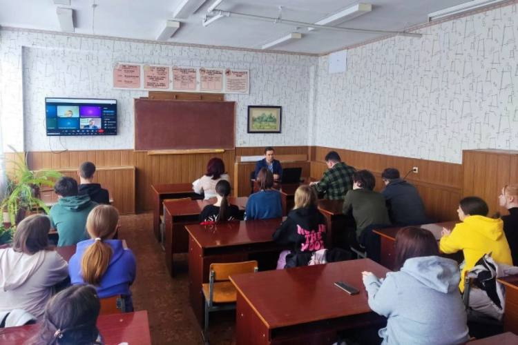 учасники круглого столу 1