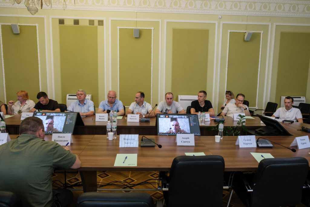 Фото 1. Учасники круглого столу: Екологічні виклики Карпат та міжнародне партнерство