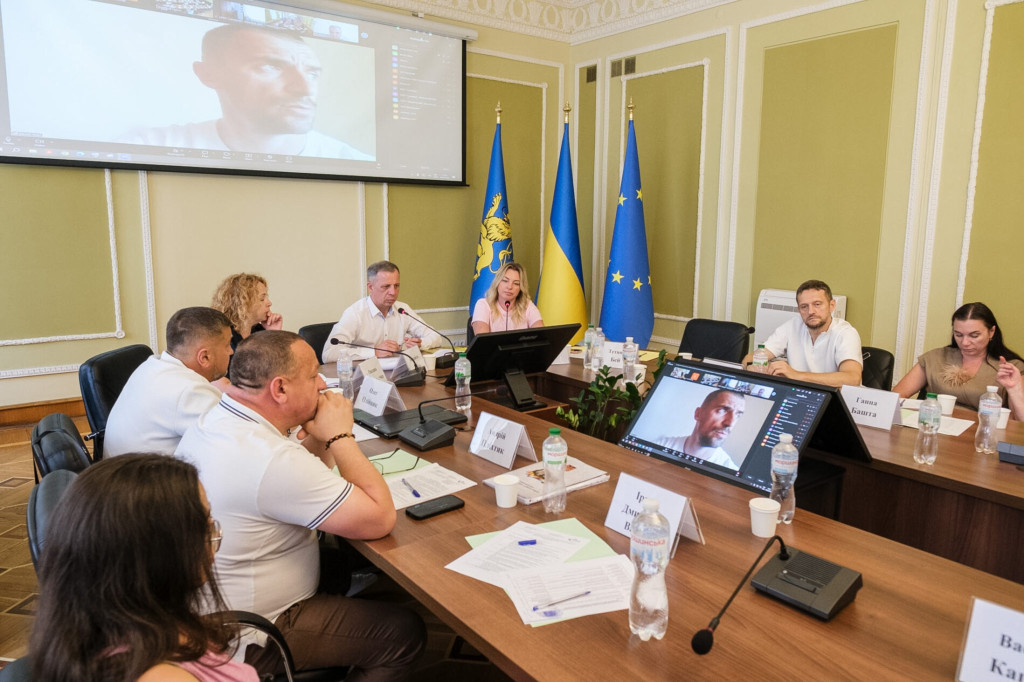 Фото 2. Учасники круглого столу: Екологічні виклики Карпат та міжнародне партнерство Фото 2. Учасники круглого столу